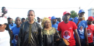 Yamoussa Coulibaly et son épouse lors de leur arrivée au complexe sportif de Kouto pour présider la finale