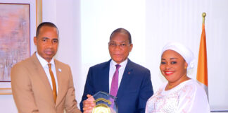 Immobilier en Côte d'Ivoire : Yamoussa Coulibaly présente son trophée
