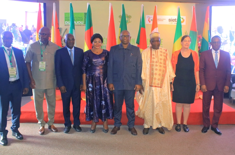 Côte d'Ivoire - Filière Cajou : Le ministre camerounaise de l’Agriculture Gabriel Mbairobe ouvre la réunion des experts du CICC à Abidjan