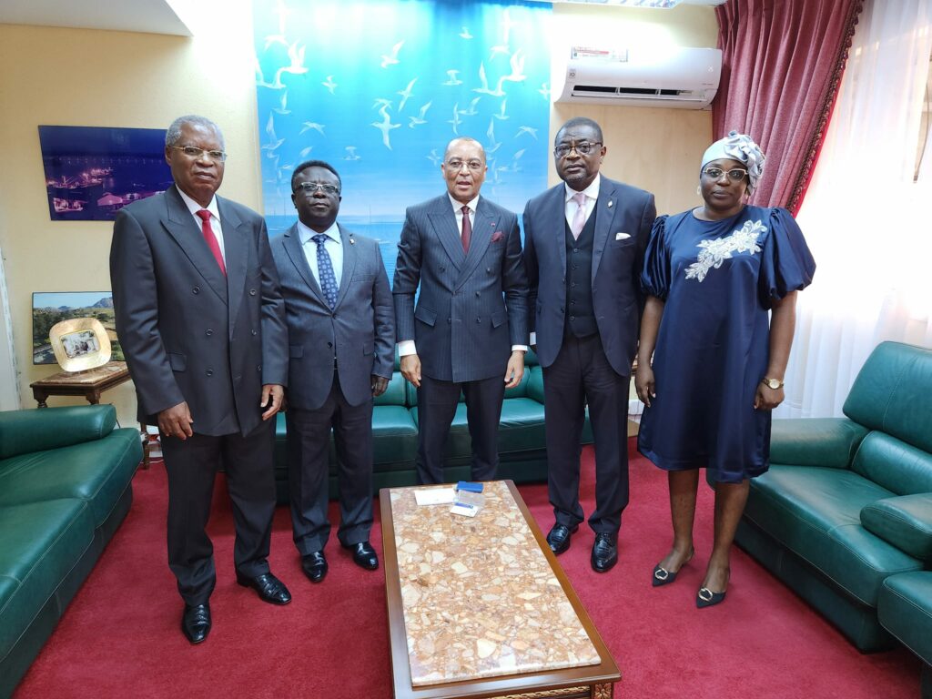 Cameroun : des parlementaires sollicitent le Port Autonome de Douala ...